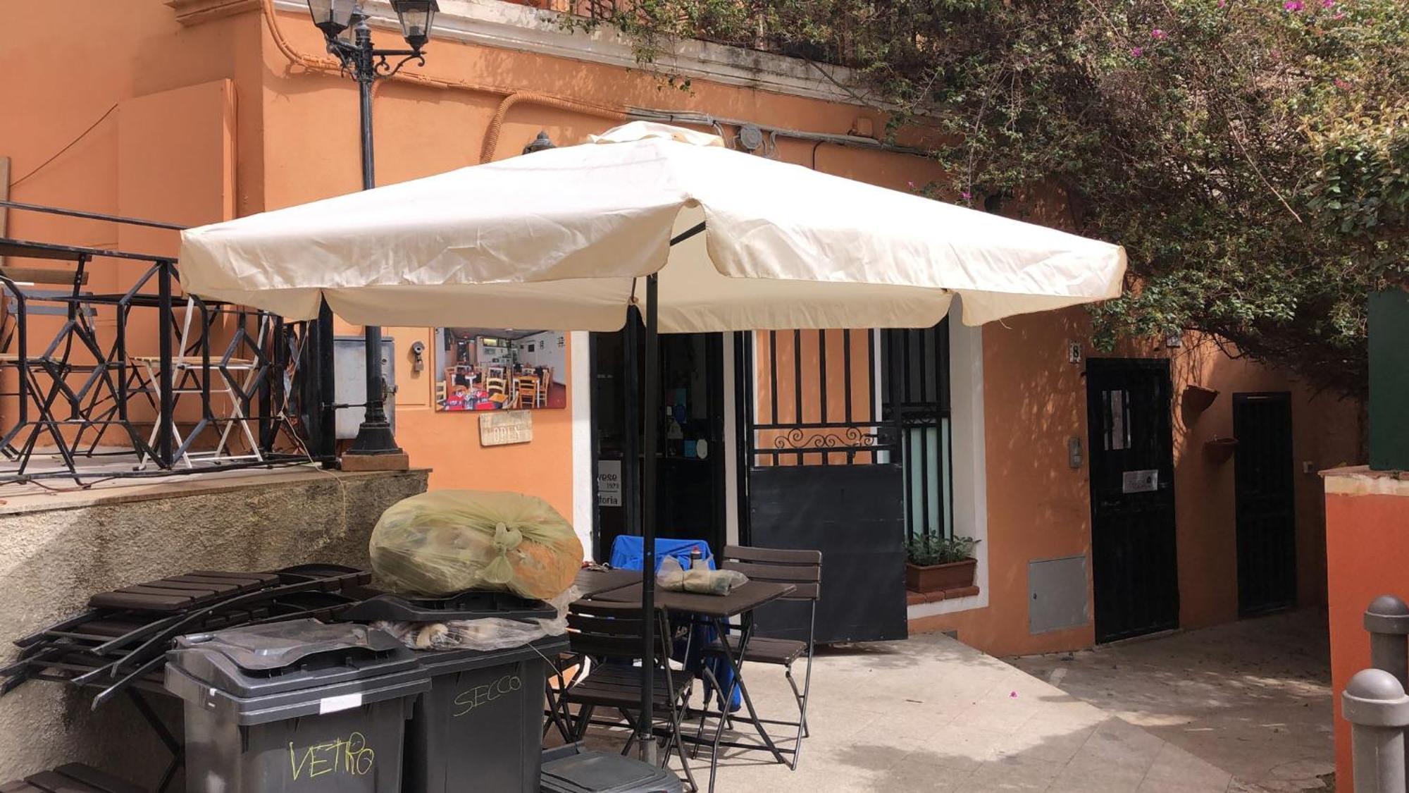 Locanda Genovese 20 La Maddalena  Exterior photo